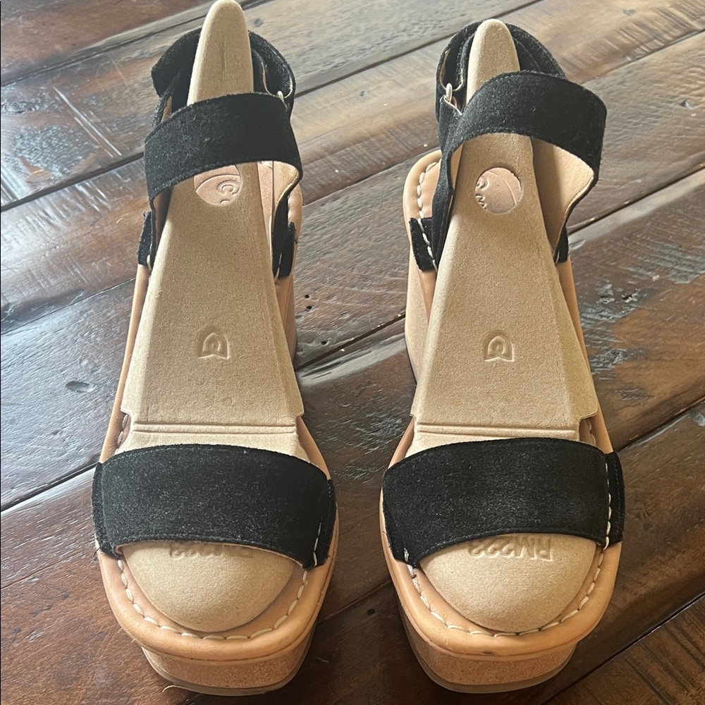 Corso Como Black and Tan Women's Sandals